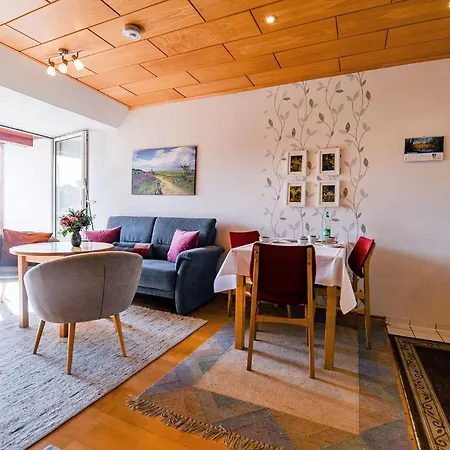 Land-meer-wohnung-22 شقة